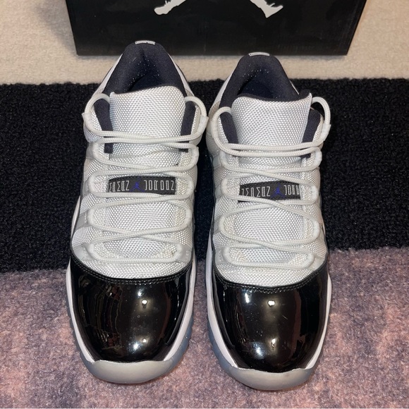🍇 6.5 GS Air Jordan Retro 11 Low White/Black/Concord - Picture 5 of 9